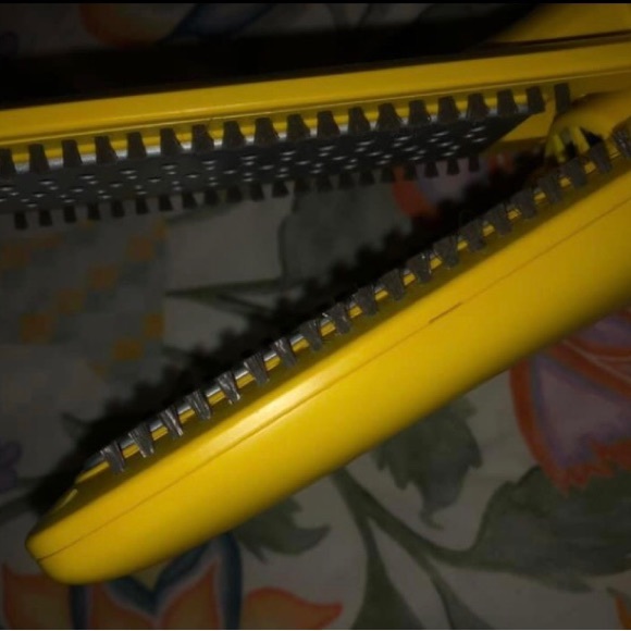 Dry bar: straight up magic blow out brush - Picture 3 of 5